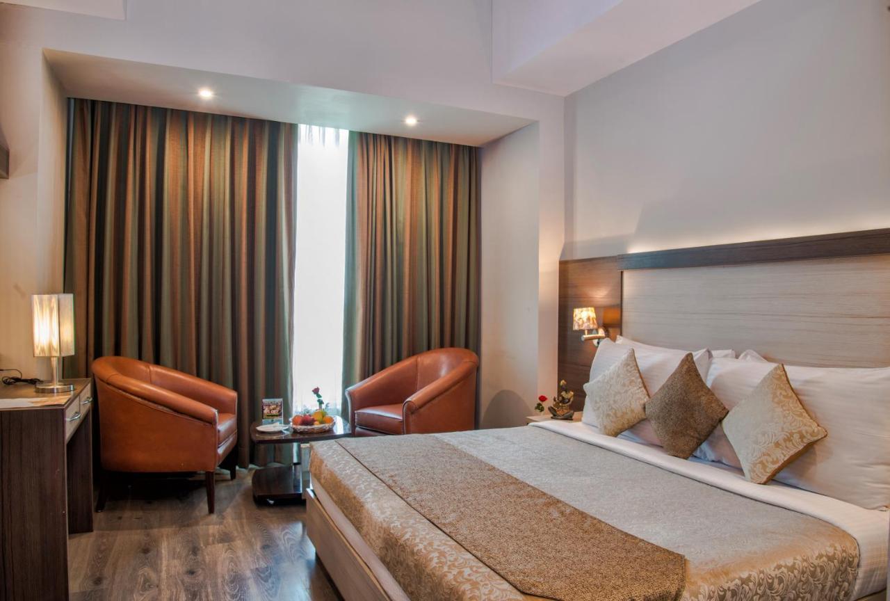 Hide Away Suites Noida Exteriör bild