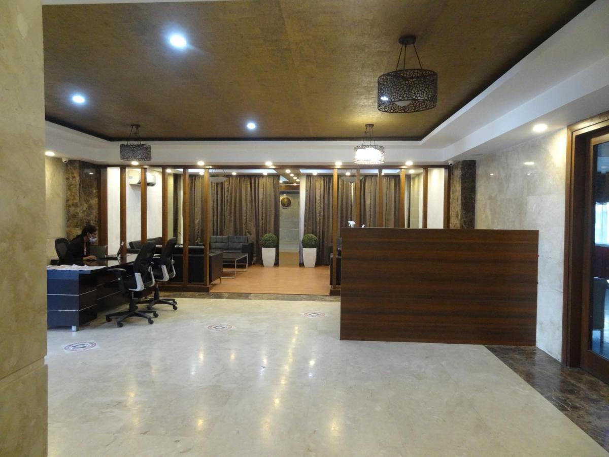 Hide Away Suites Noida Exteriör bild