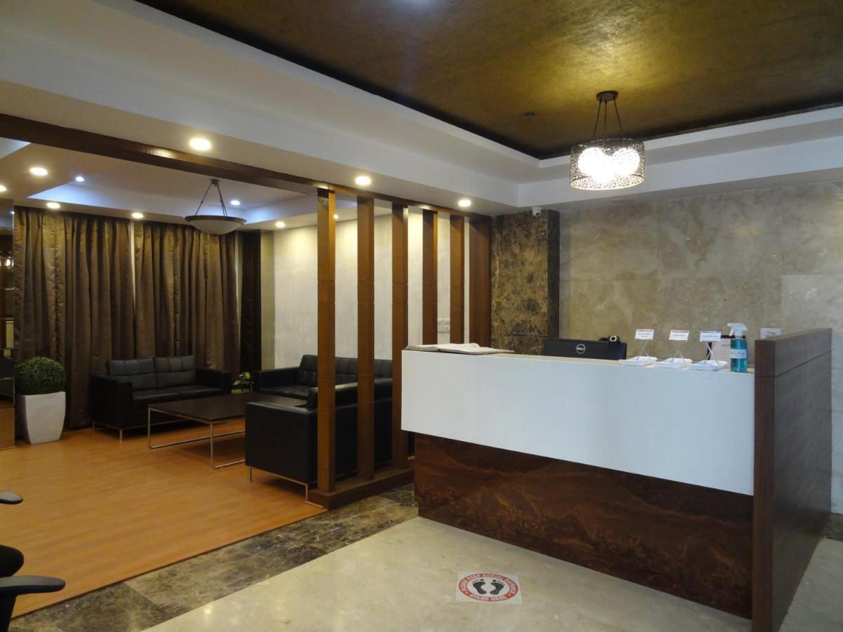 Hide Away Suites Noida Exteriör bild