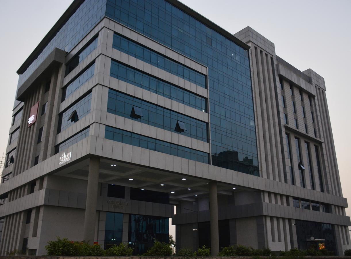 Hide Away Suites Noida Exteriör bild