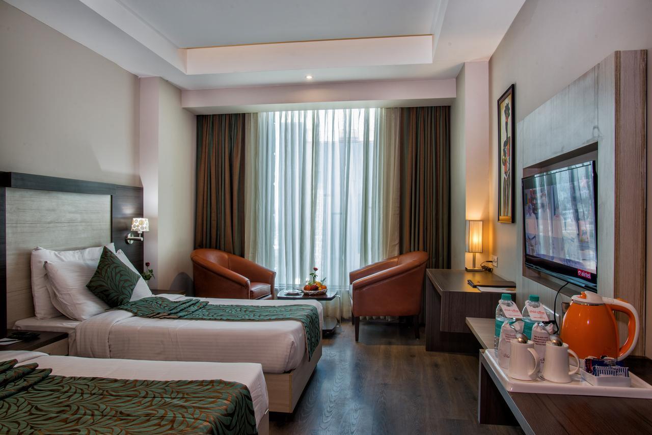 Hide Away Suites Noida Exteriör bild