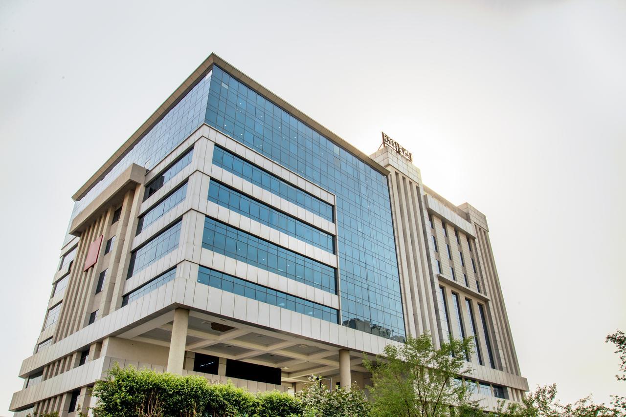 Hide Away Suites Noida Exteriör bild